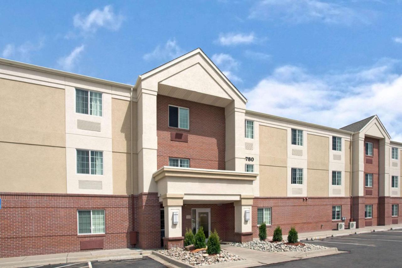 Mainstay Suites Omaha Old Mill Exterior photo