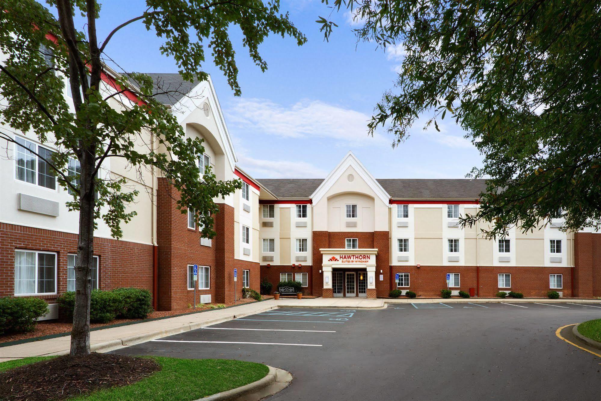 Mainstay Suites Omaha Old Mill Exterior photo